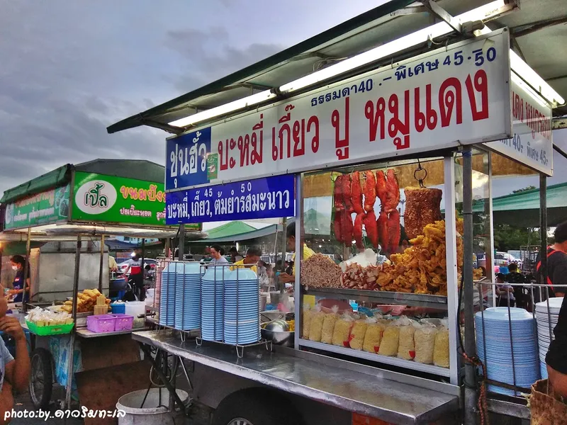 ตลาดนัดหน้าศาลชลบุรี foto 9