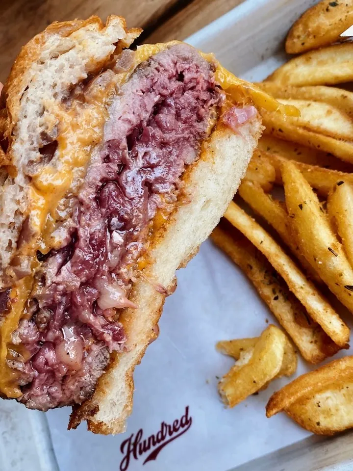 100 Burgers photo 9