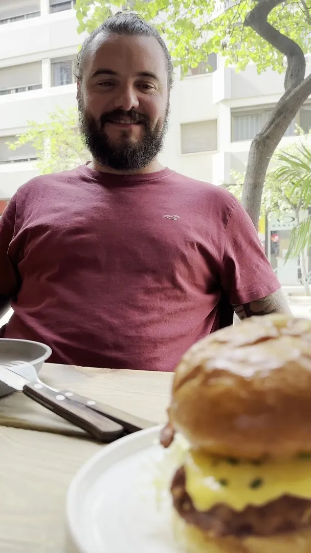 100 Burgers photo 8