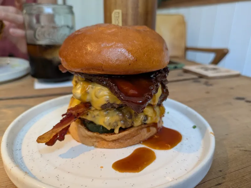 100 Burgers photo 5