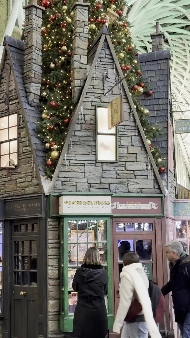 Platform 9 3/4 Shop photo 8