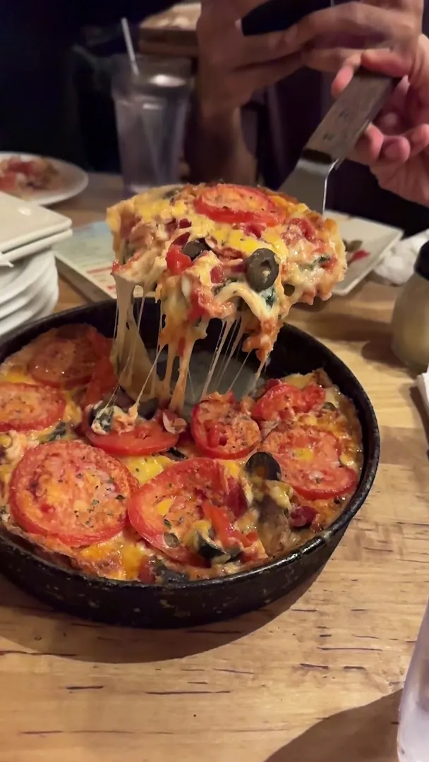 Lou Malnati's Pizzeria photo 8
