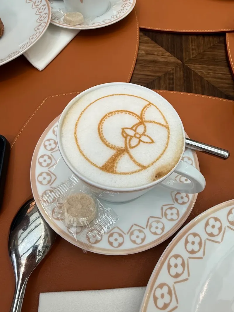 Louis Vuitton Café foto 10