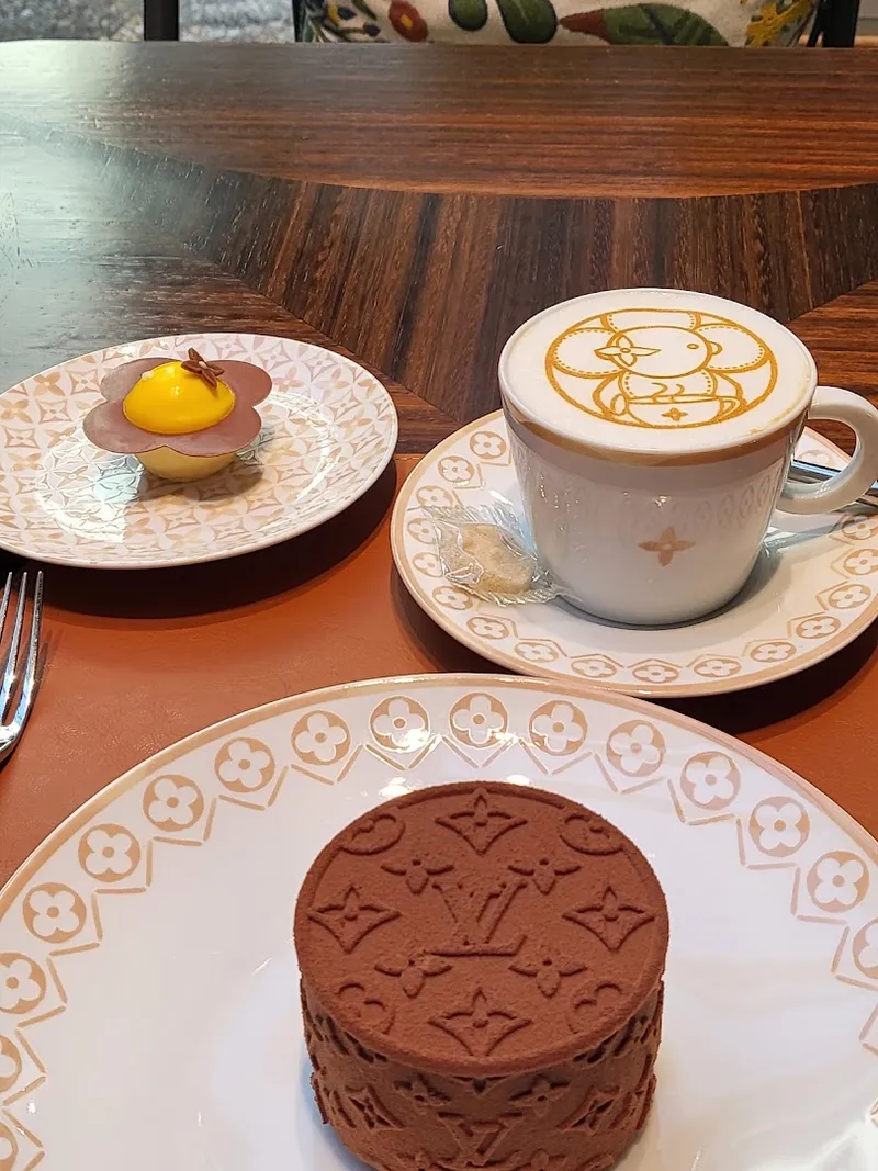 Louis Vuitton Café foto 9