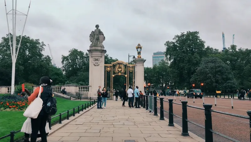 Buckingham Palace photo 8
