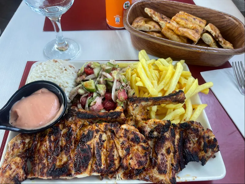 Pide Restaurant (unnamed in transcript, but clearly a specific venue) foto 11