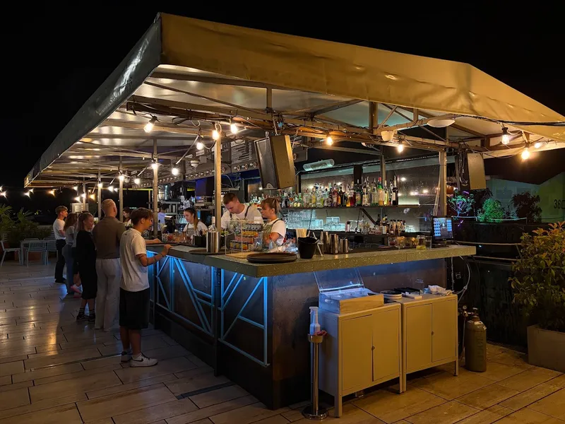 360 Bar photo 6