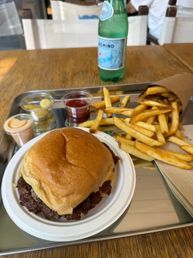 Dumbo Smash Burger photo 6