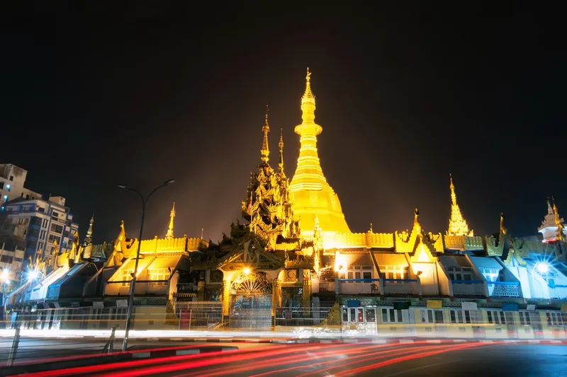 Sule Pagoda photo 9