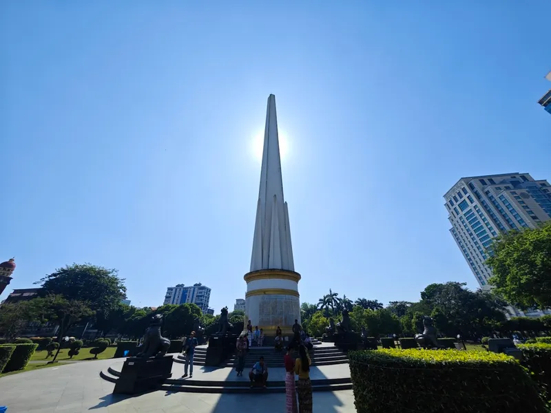 Sule Pagoda photo 10