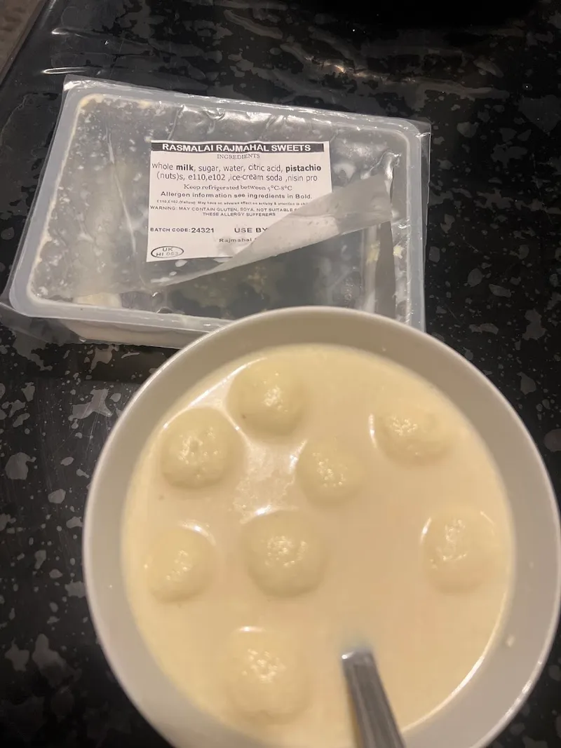 Raj Mahal Sweets foto 9