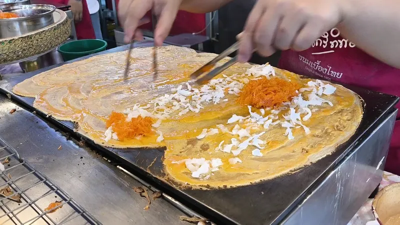 Khanom Buang Talat Phlu (Thai Crispy Pancake Stall) photo 10