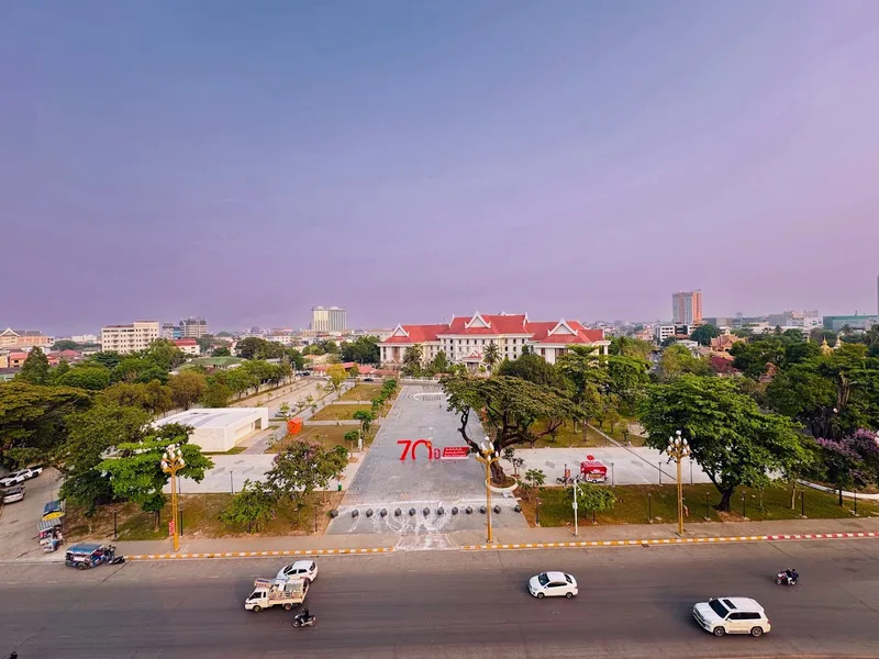 Patuxai photo 9