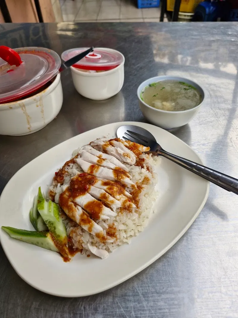 ข้าวมันไก่ทอด สูตรไอ้หลำ