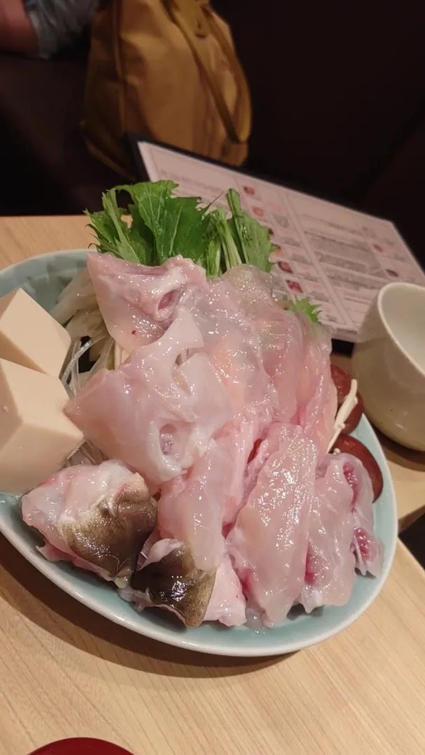 Shabu Shabu Fugu Restaurant (unnamed in transcript, referred to as 'SH' and 'questa di pesce palla') foto 8