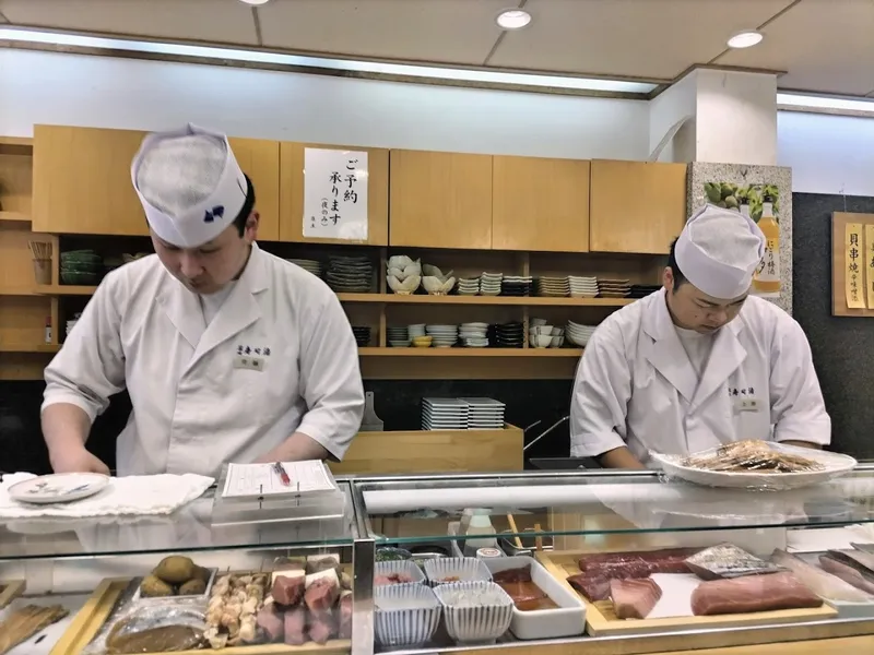 Tsukiji Sushi (unnamed local sushi spot) foto 6
