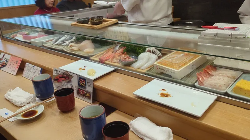 Tsukiji Sushi (unnamed local sushi spot) foto 8