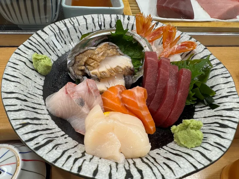 Tsukiji Sushi (unnamed local sushi spot) foto 7