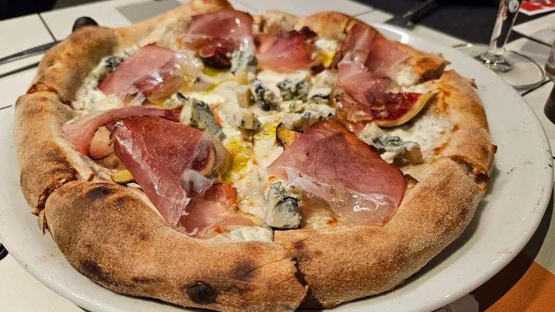 SP 143 Pizzeria Contemporanea foto 7