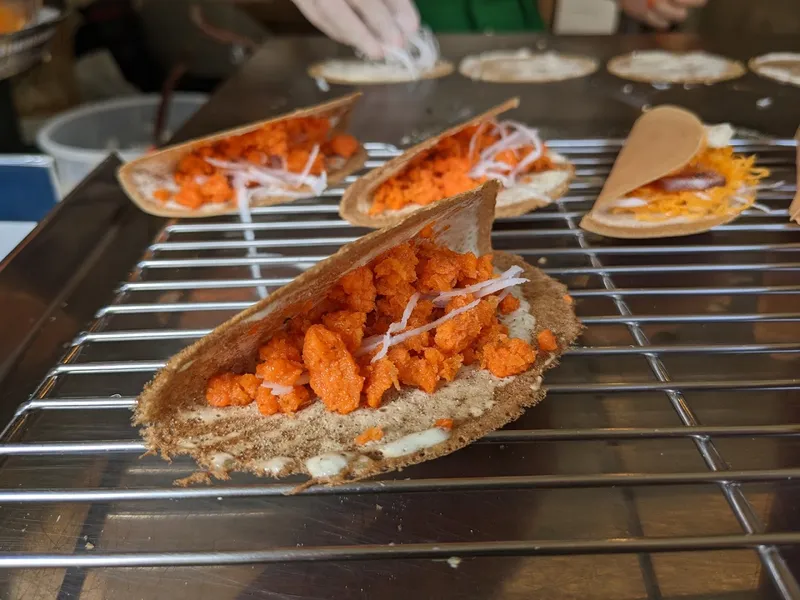 Khanom Buang Yuan Talat Phlu (Vietnamese-Style Crispy Pancake Stall) foto 10