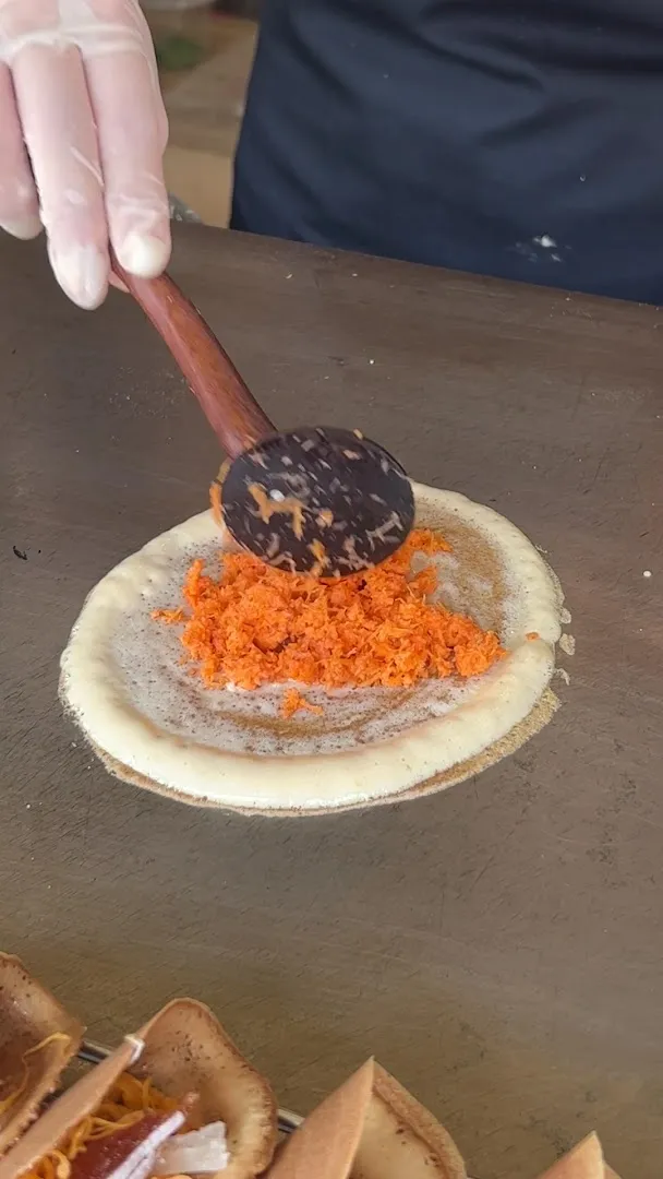 Khanom Buang Yuan Talat Phlu (Vietnamese-Style Crispy Pancake Stall) foto 8