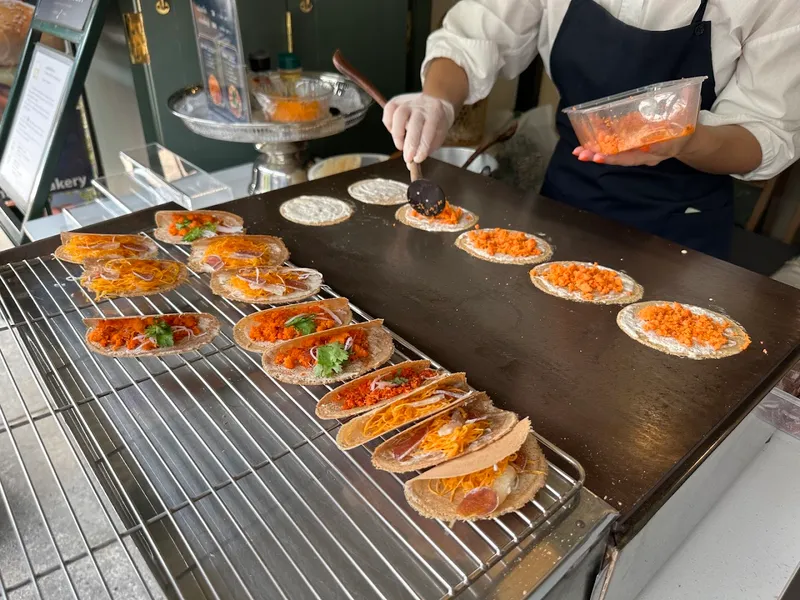 Khanom Buang Yuan Talat Phlu (Vietnamese-Style Crispy Pancake Stall) foto 9