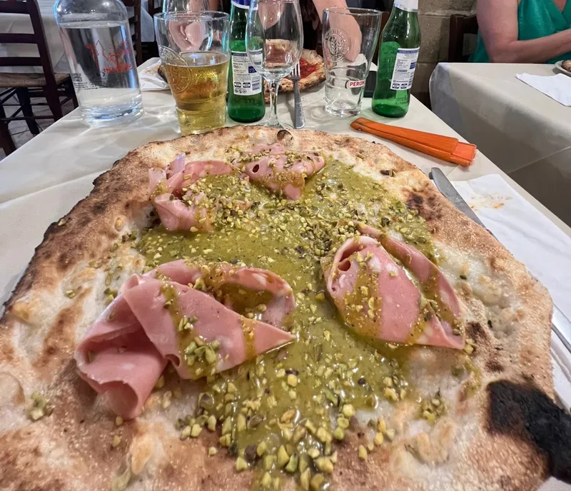 Pizzeria (non specificata, ma citata come ultimo ristorante del tour) foto 9