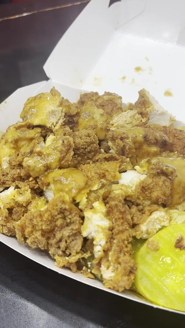 Fluffies Hot Chicken photo 8