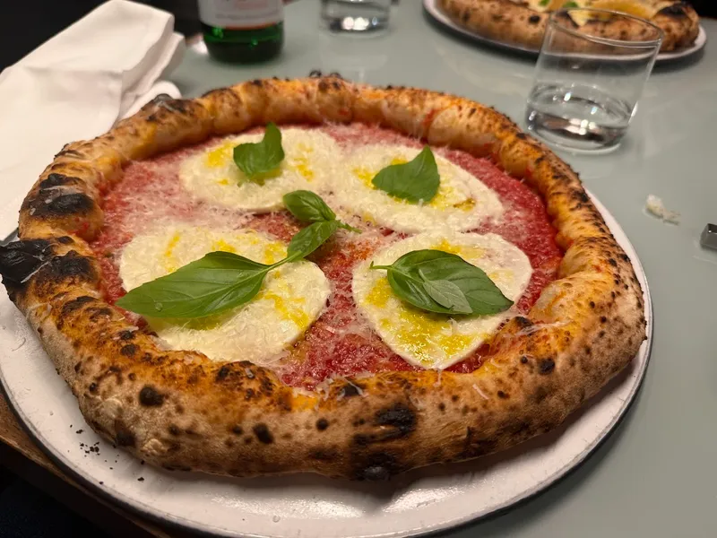 CONFINE - PIZZA E CANTINA foto 5