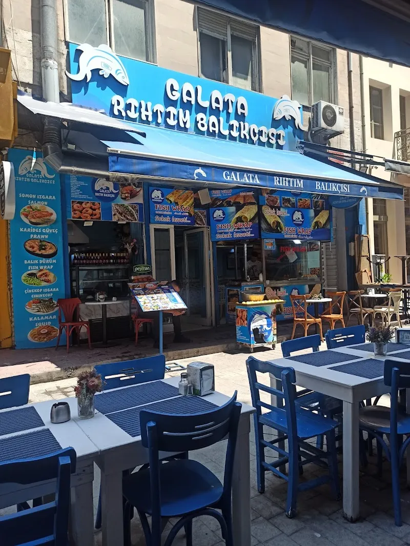 Balık Ekmek (boat near Galata Bridge)