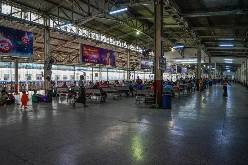 Yangon Central Railway Station foto 7