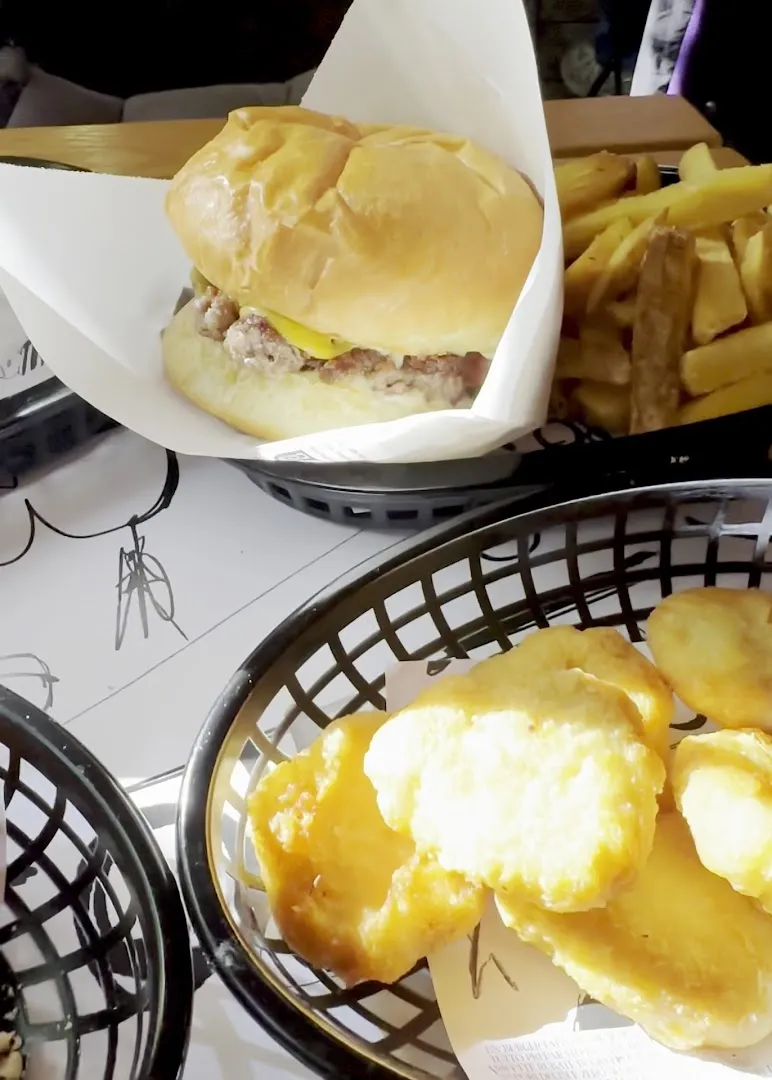 MANERO BURGERS photo 8