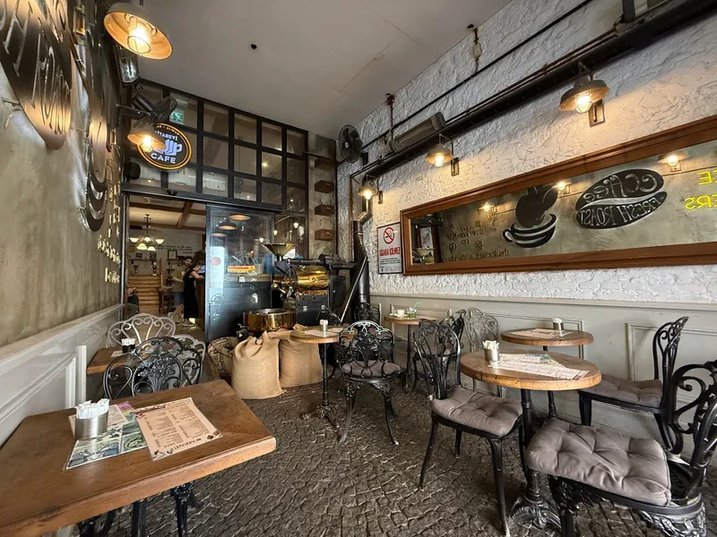 German Turkish Bookstore and Café photo 9