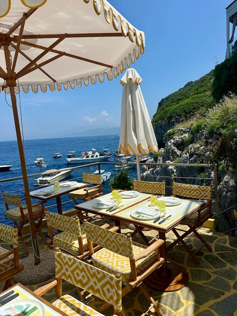 a-Ma-Re Capri