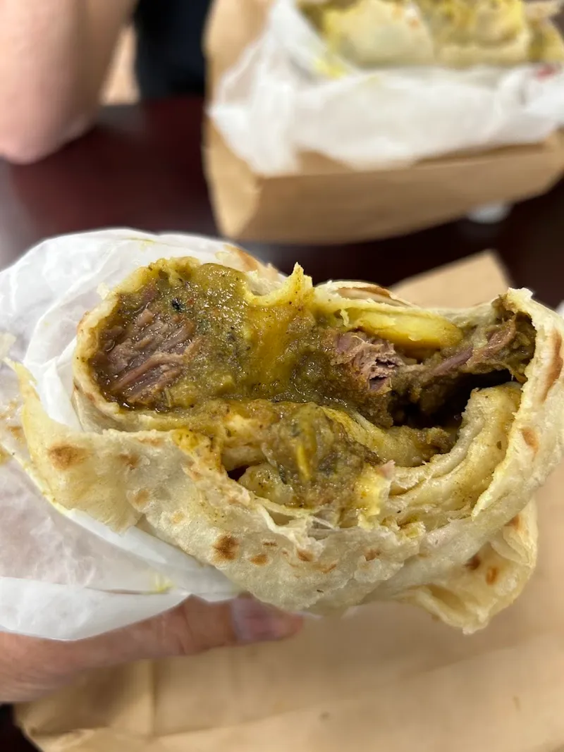 Indar's Roti and Doubles foto 5