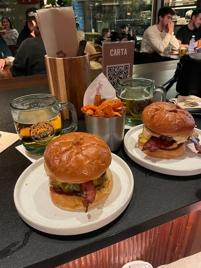 HUNDRED BURGERS foto 5