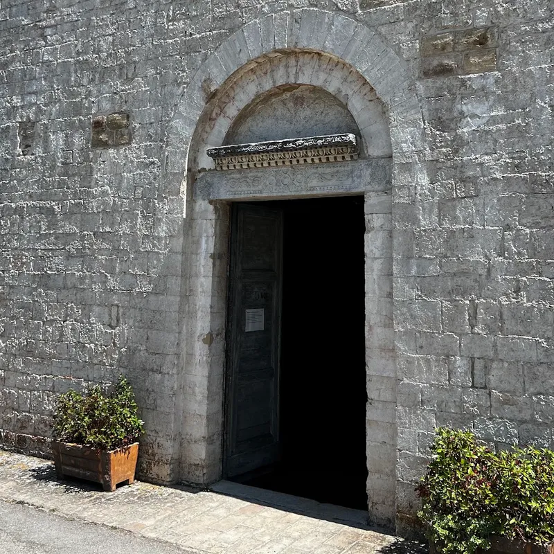 Abbazia di San Vincenzo al Furlo foto 6