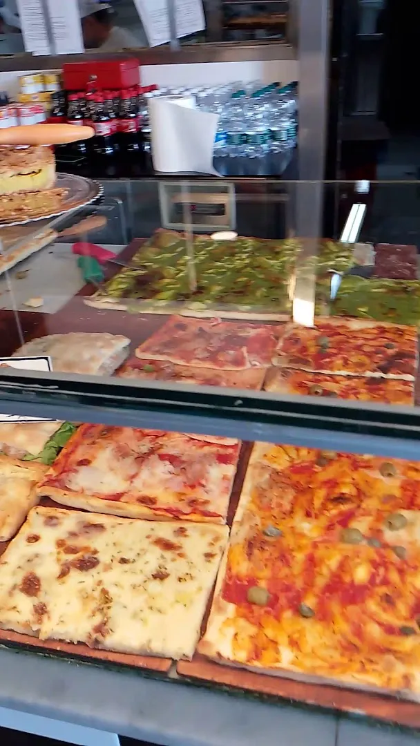 Panificio Focaccia col Formaggio Salumeria Tossini foto 8
