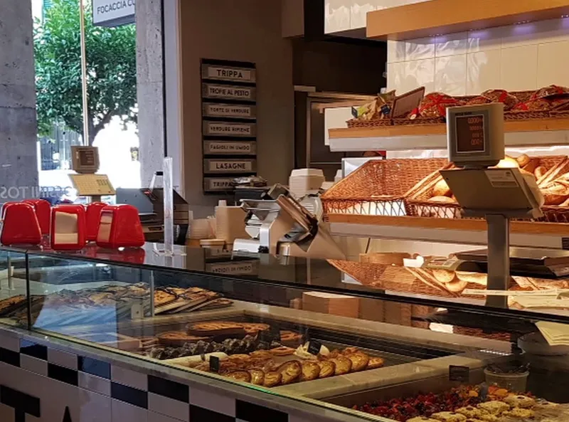 Panificio Focaccia col Formaggio Salumeria Tossini foto 5