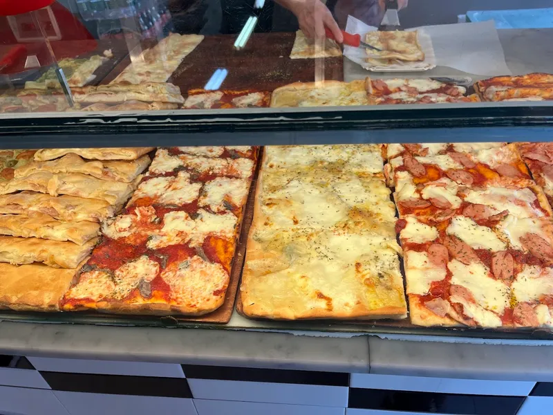 Panificio Focaccia col Formaggio Salumeria Tossini foto 7