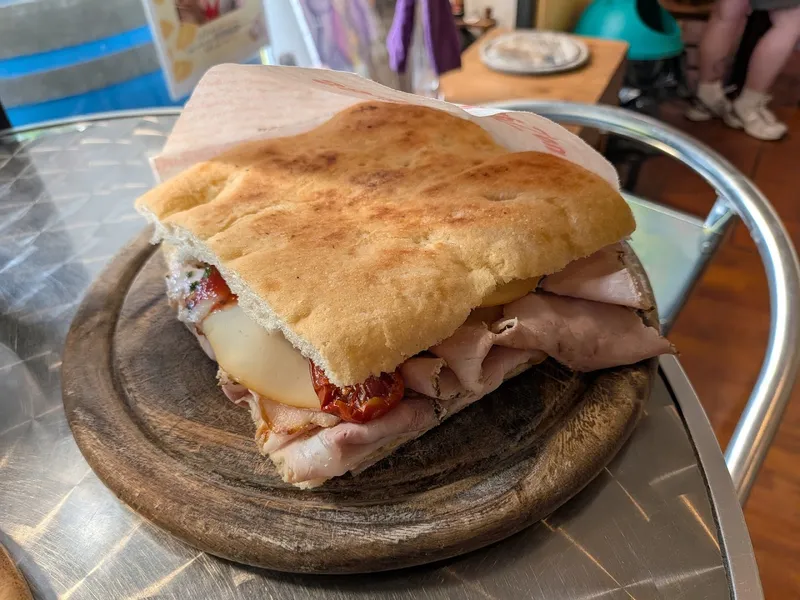 Pino's Sandwich Shop foto 5