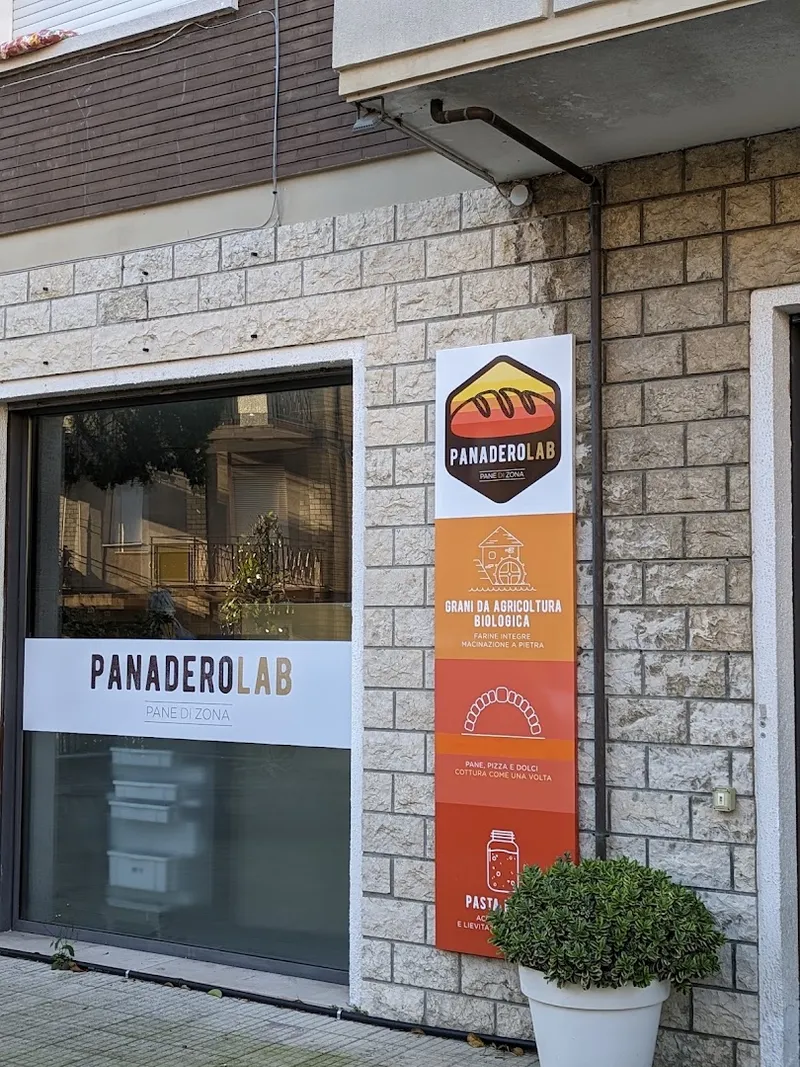 Bakery (unnamed, referred to as 'questa bakery')