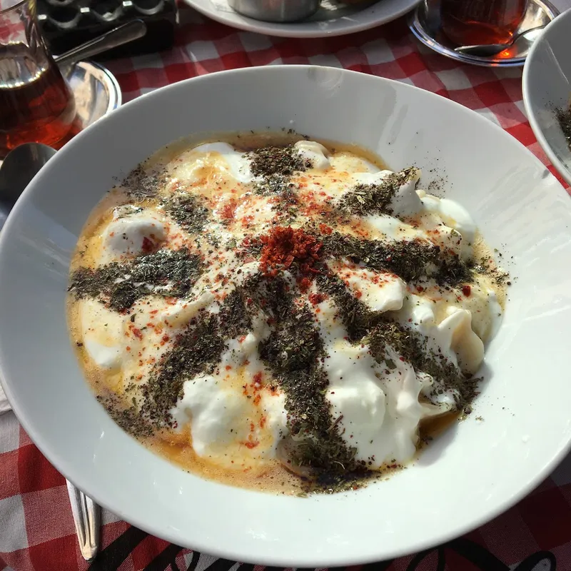 Manti Restaurant (unnamed in transcript, but clearly a specific venue) foto 10