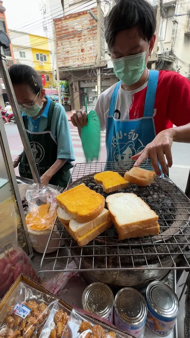 Toast Lady (Khanom Ping) photo 8