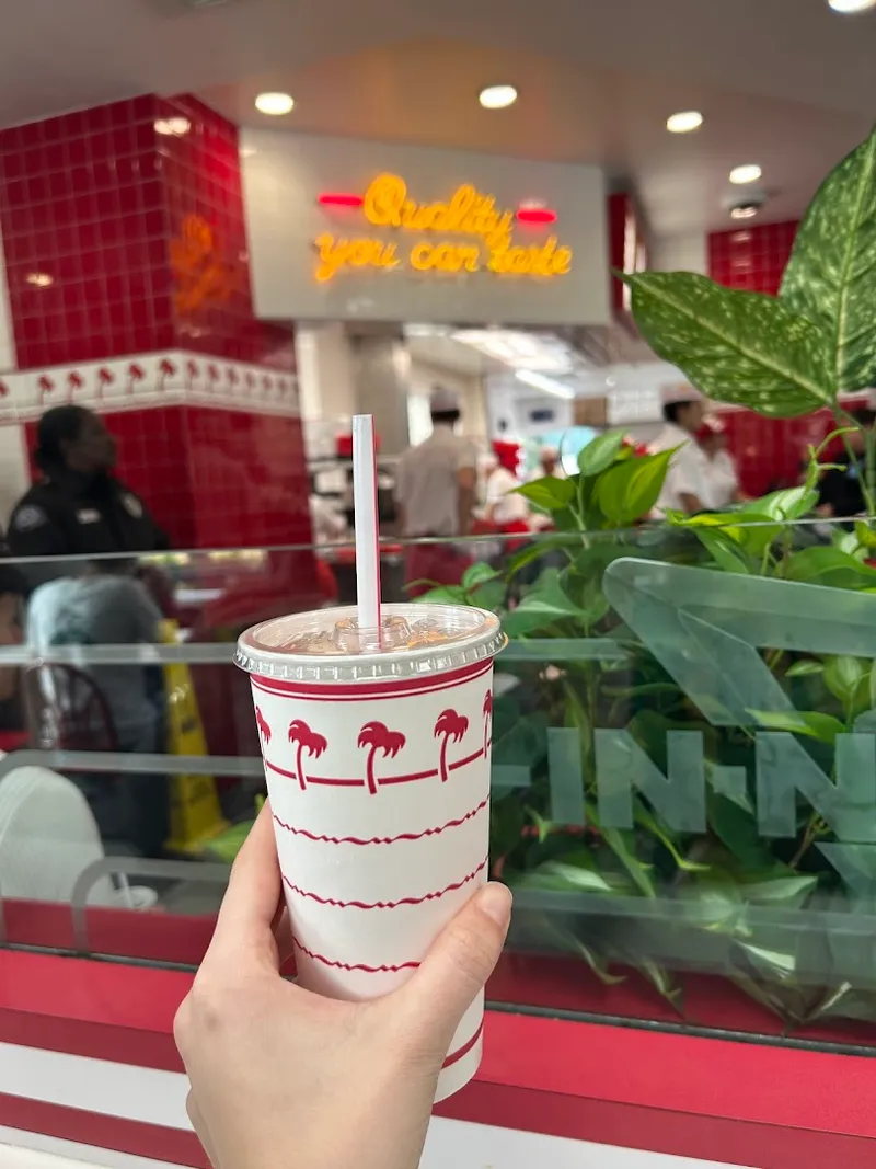 In-N-Out Burger photo 7