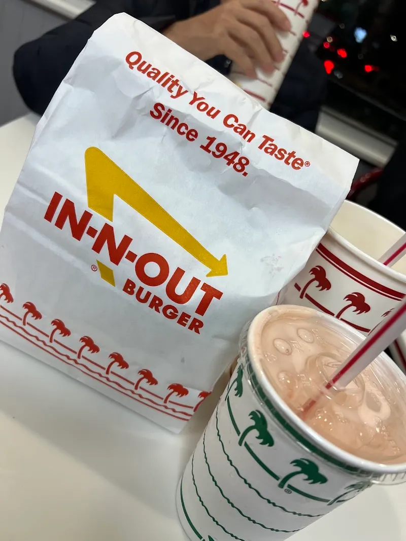 In-N-Out Burger photo 9